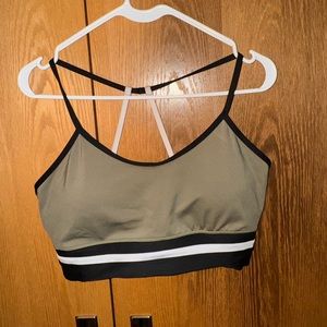 Women’s medium sports bra